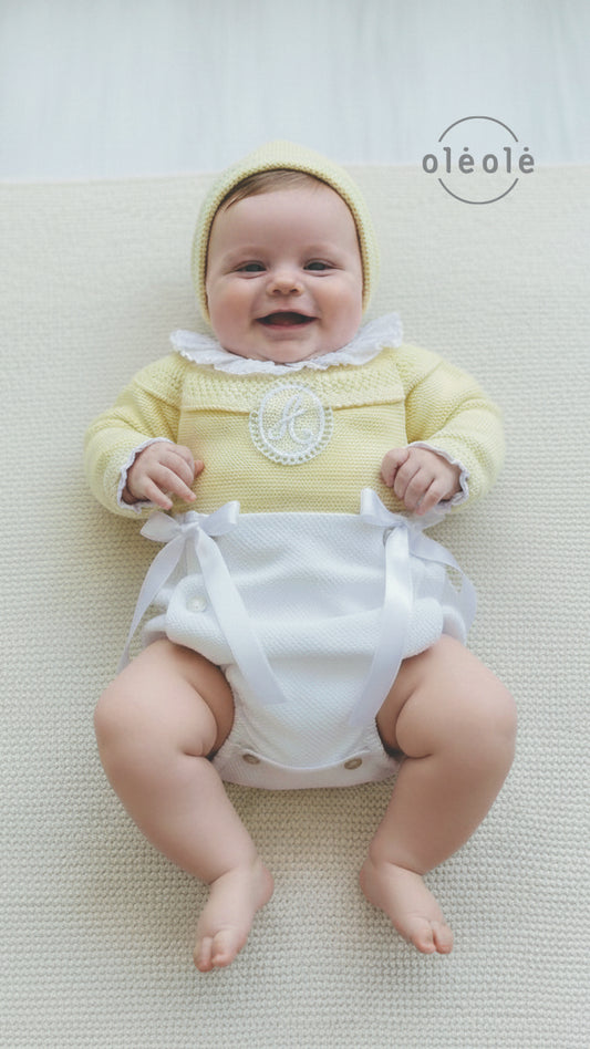 Conjunto suéter, gorro y panty piqué amarillo