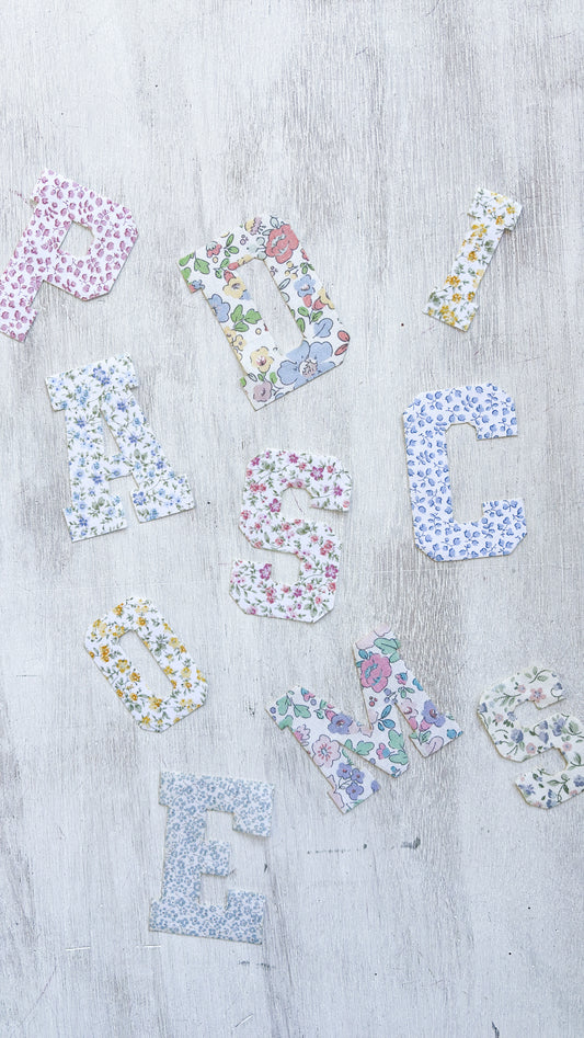 Camisa hilo personalizada con inicial en tela