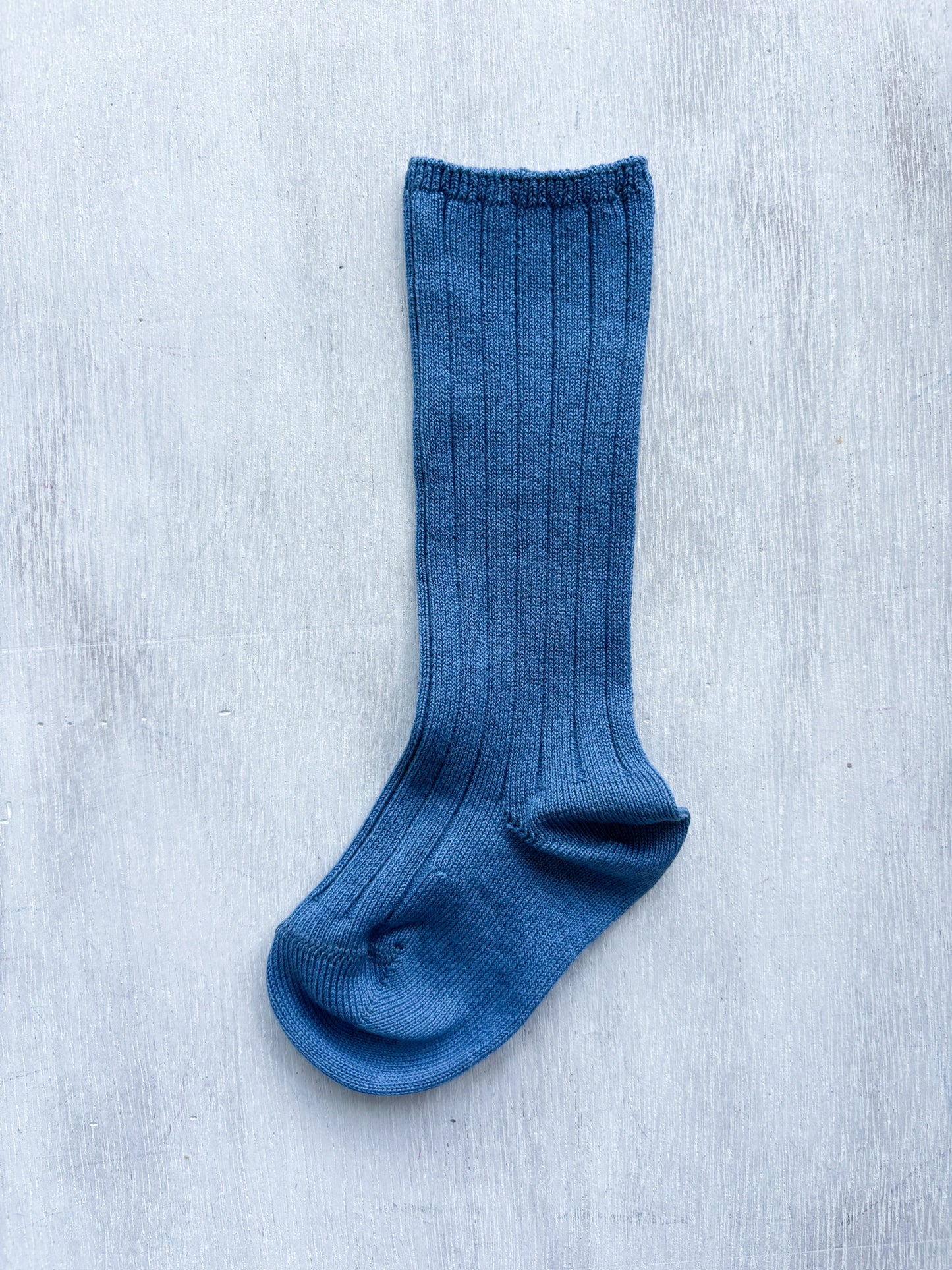 Media acanalada azul petroleo