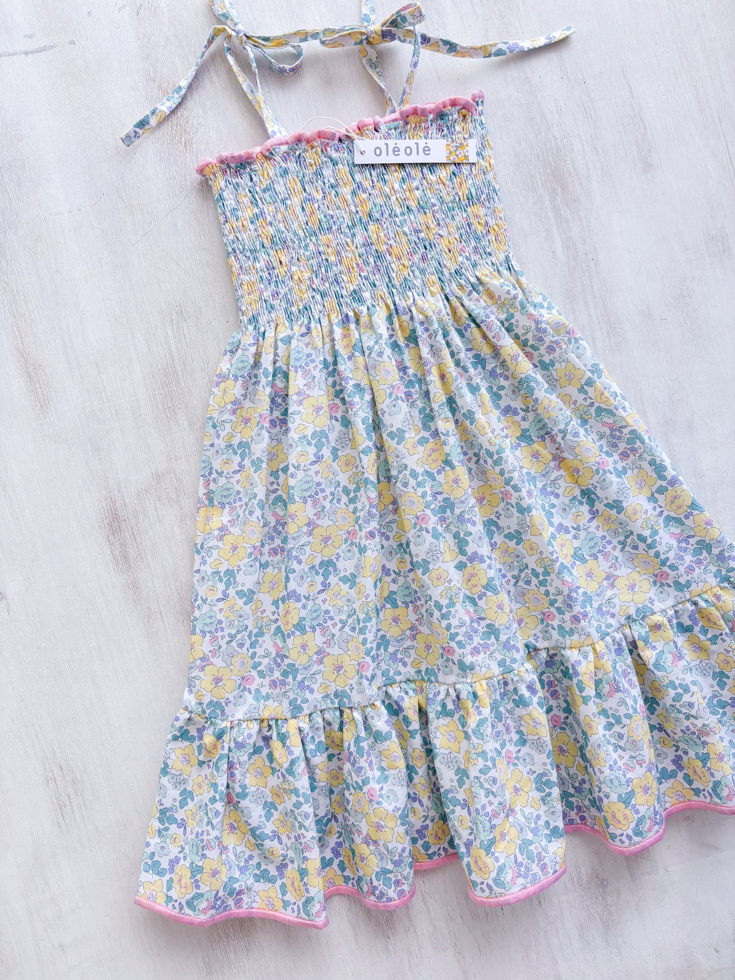 Vestido arruchado flores grandes tipo liberty amarillas