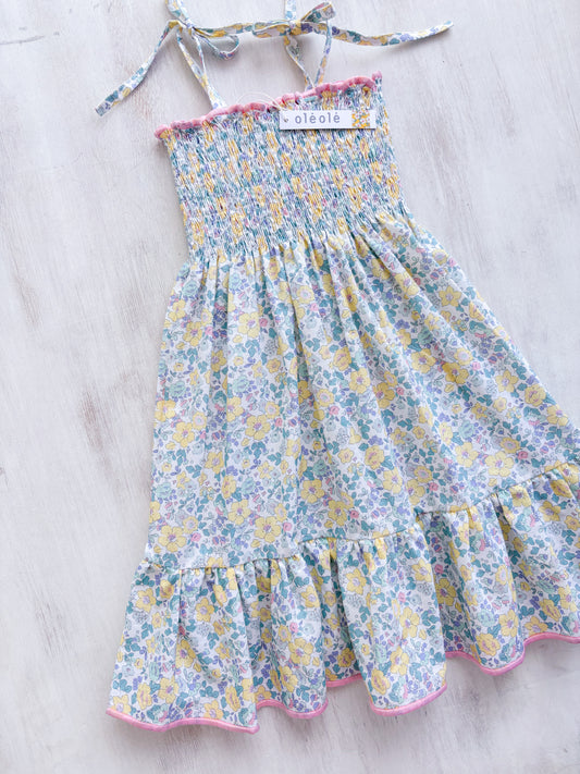 Vestido arruchado flores grandes tipo liberty amarillas