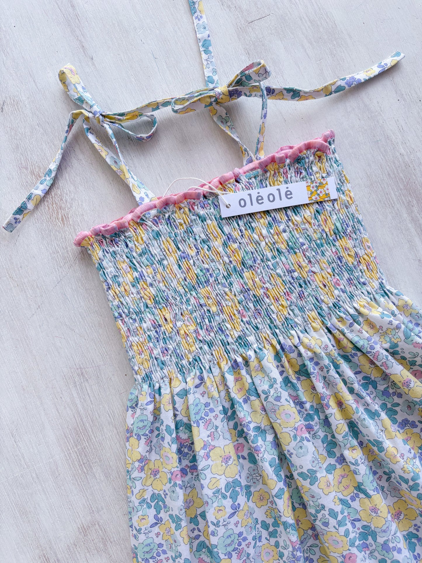 Vestido arruchado flores grandes tipo liberty amarillas