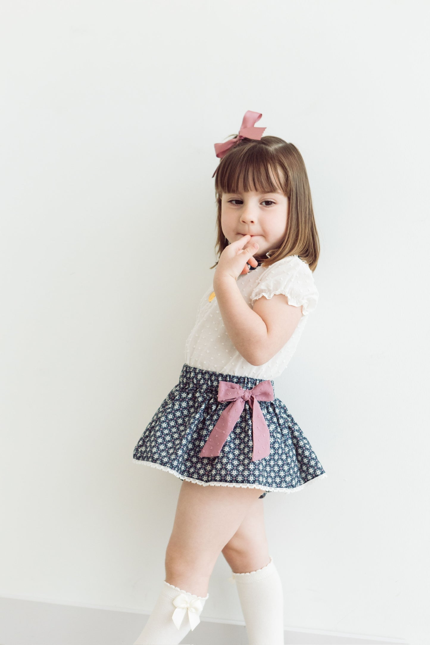 Conjunto MatchyCuello falda c/lazos geometrica azul marino