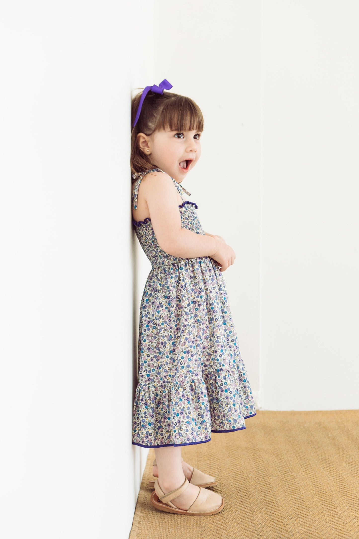 Vestido arruchado flores moradas