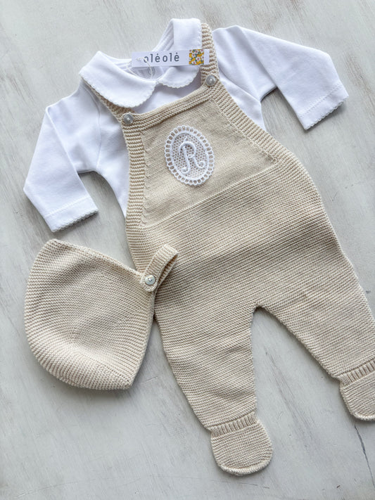 Conjunto peto tejido c/gorro beige