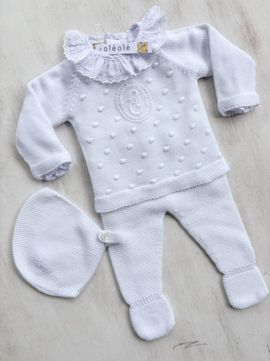 Conjunto tejido lunares c/gorro blanco