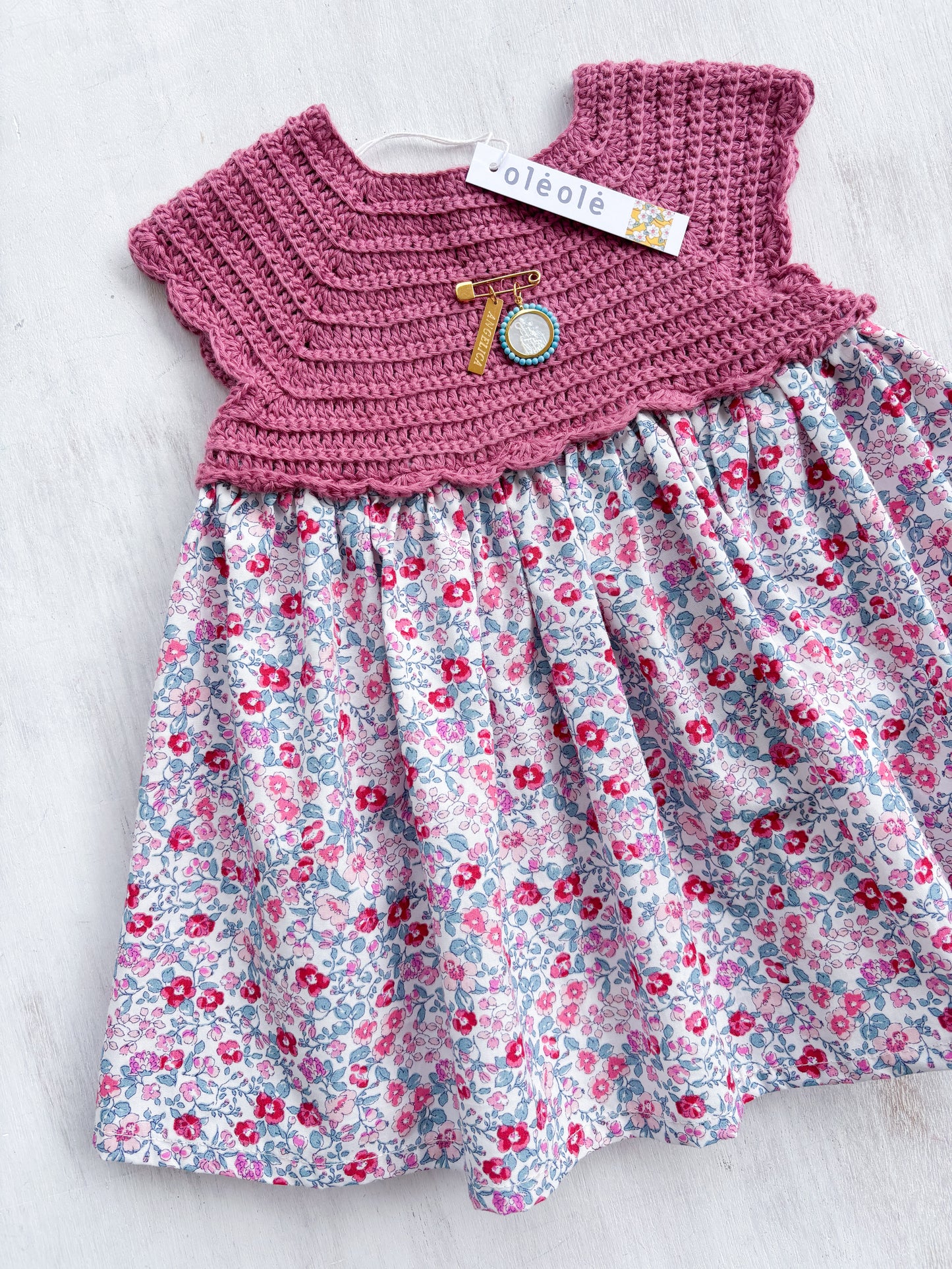 Vestido tejido flores medianas fucsia
