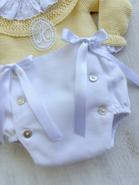 Conjunto suéter, gorro y panty piqué amarillo