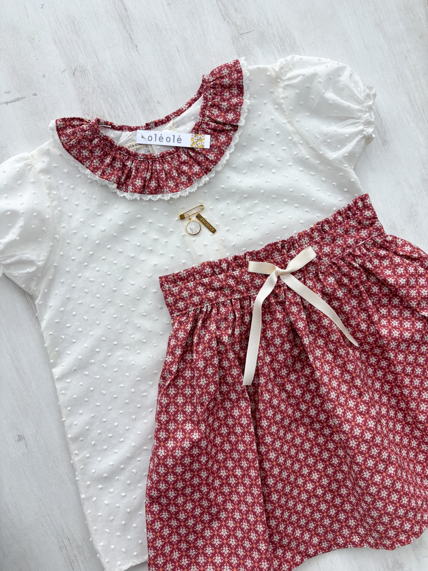 Conjunto MatchyCuello falda de grande geometrica roja