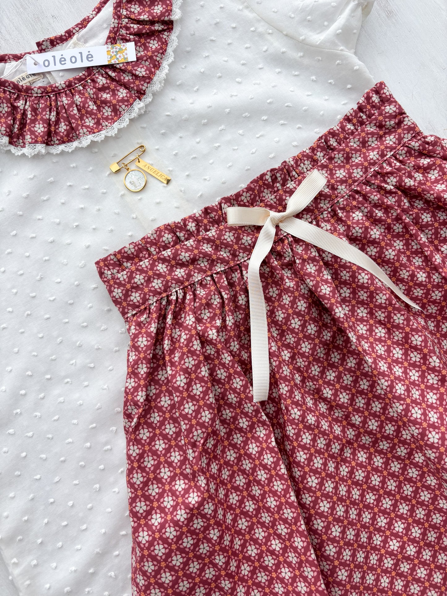Conjunto MatchyCuello falda de grande geometrica roja