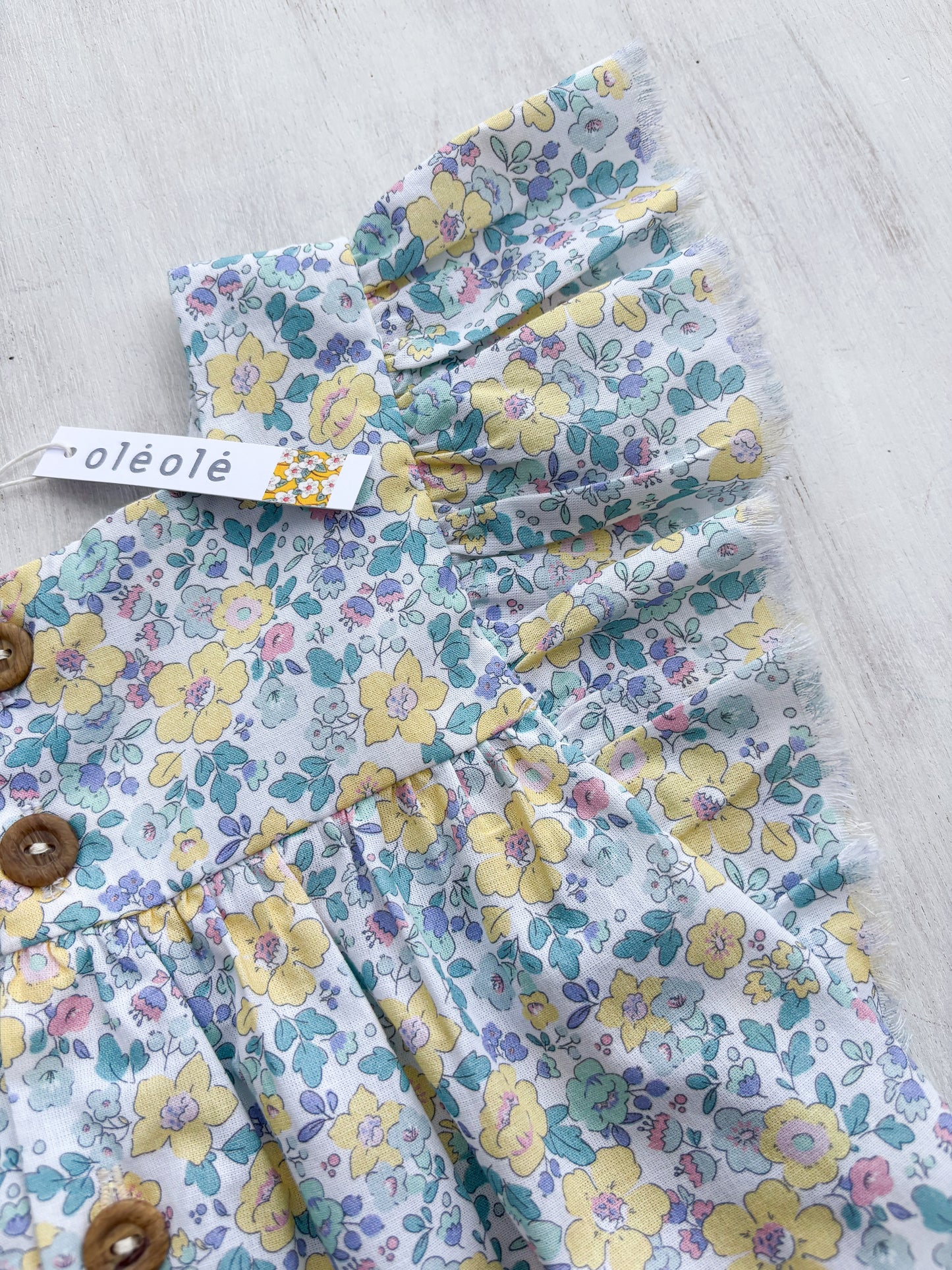 Camisa volante flores grandes tipo liberty amarillas