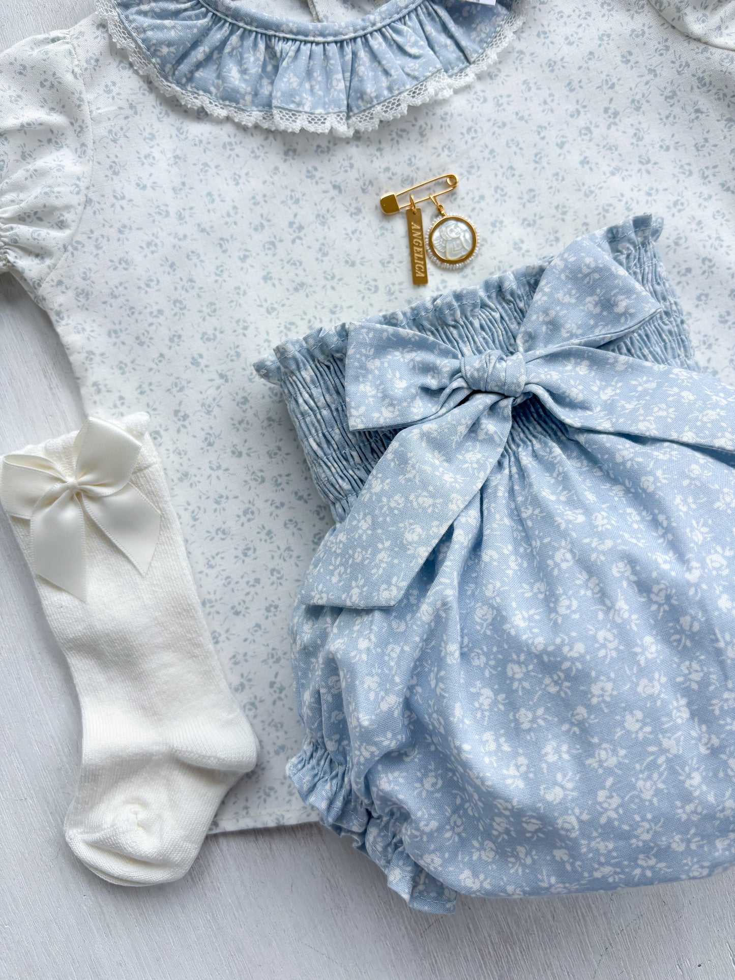 Conjunto Matchymatchy bombacha flores mini fondo azul