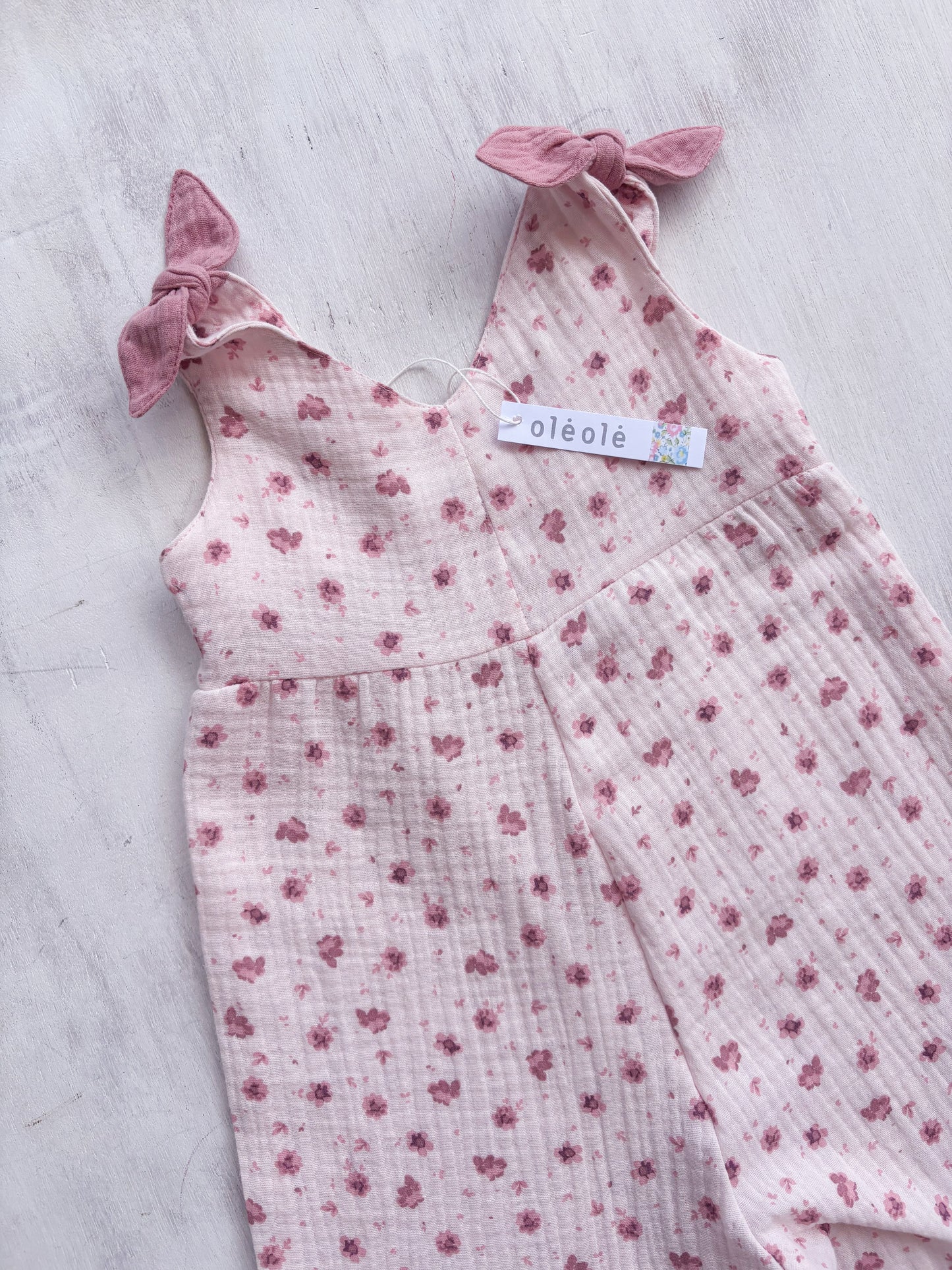 Braga de niña boblé flores medianas tonos rasados