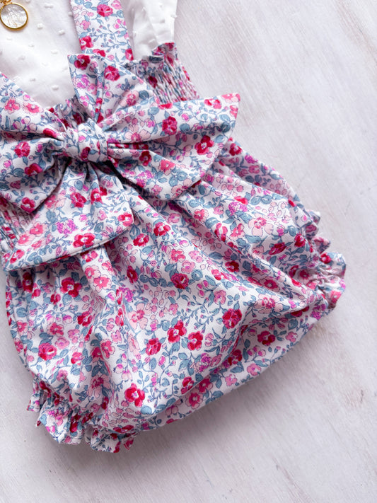 Bombacha c/tirantes flores medianas fucsia