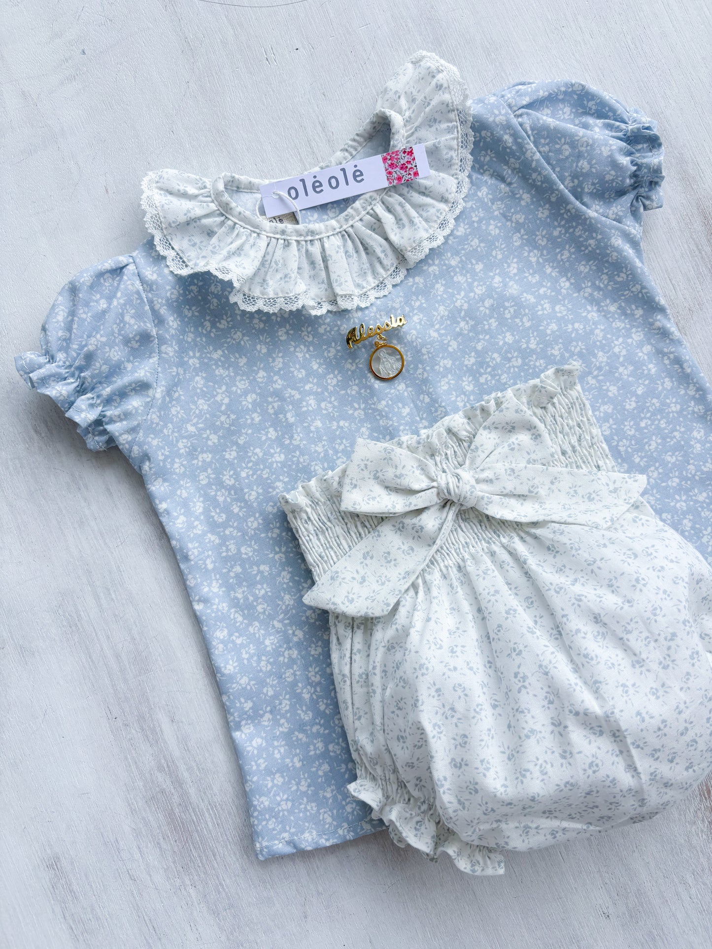 Conjunto Matchymatchy bombacha flores mini fondo azul