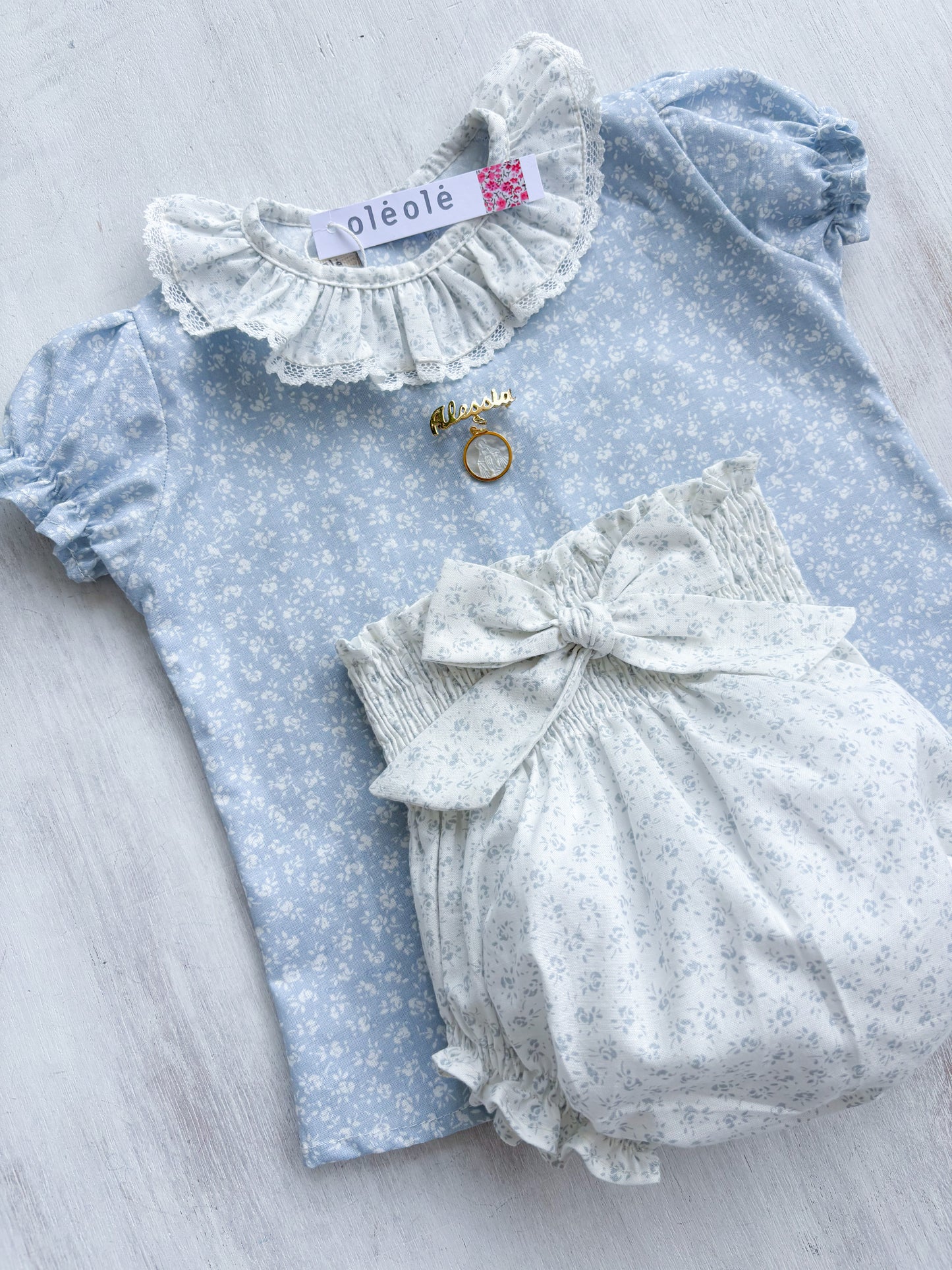Conjunto Matchymatchy bombacha flores mini fondo azul