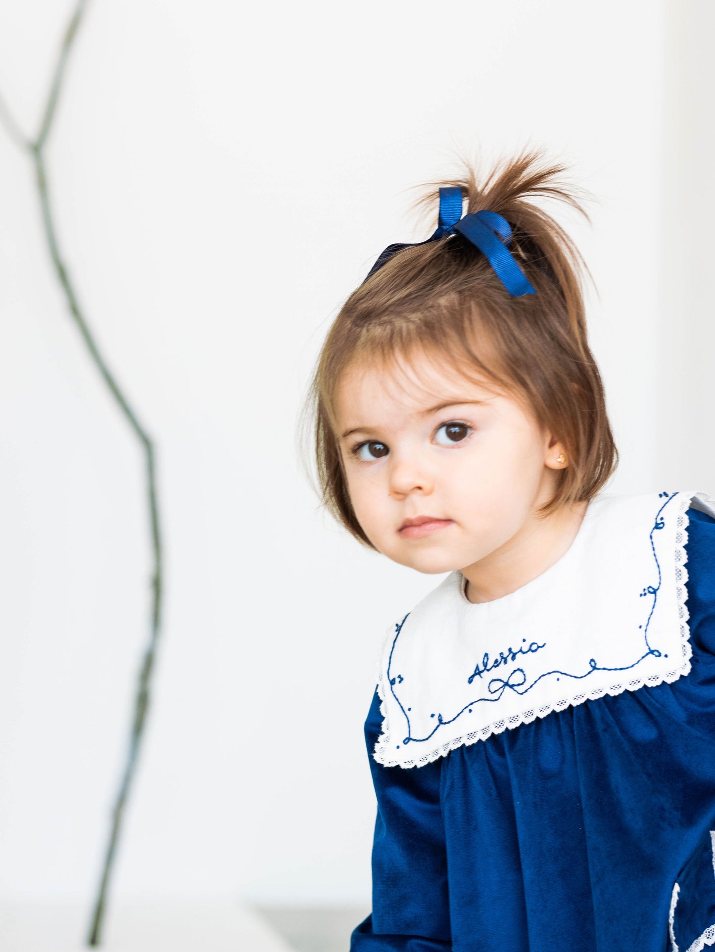 Vestido velvet marino bordado a mano