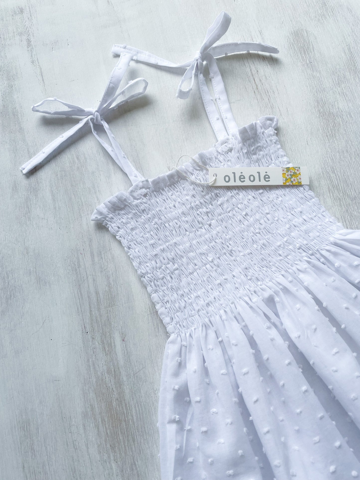 Vestido arruchado plumeti blanco