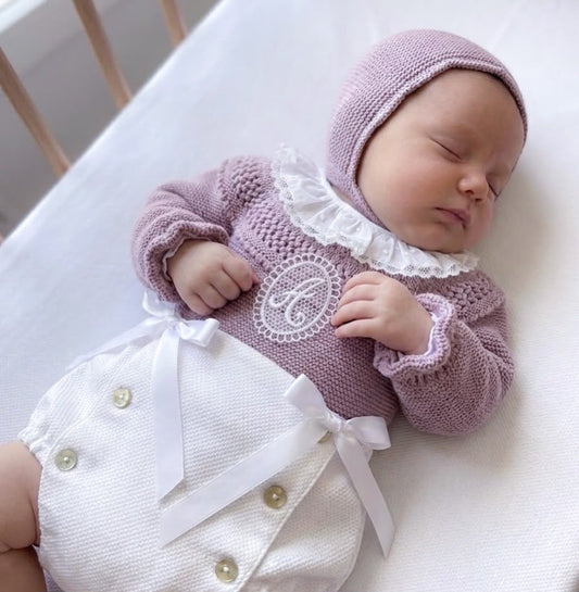Conjunto suéter, gorro y panty piqué lila