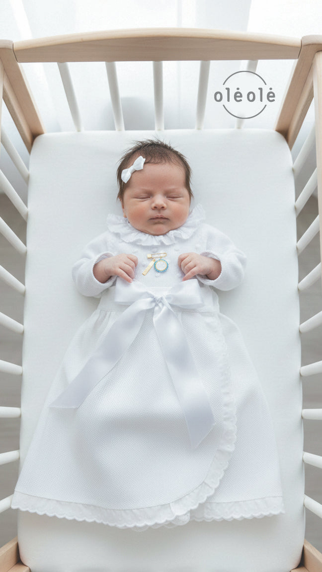 Conjunto tejido lunares c/gorro blanco