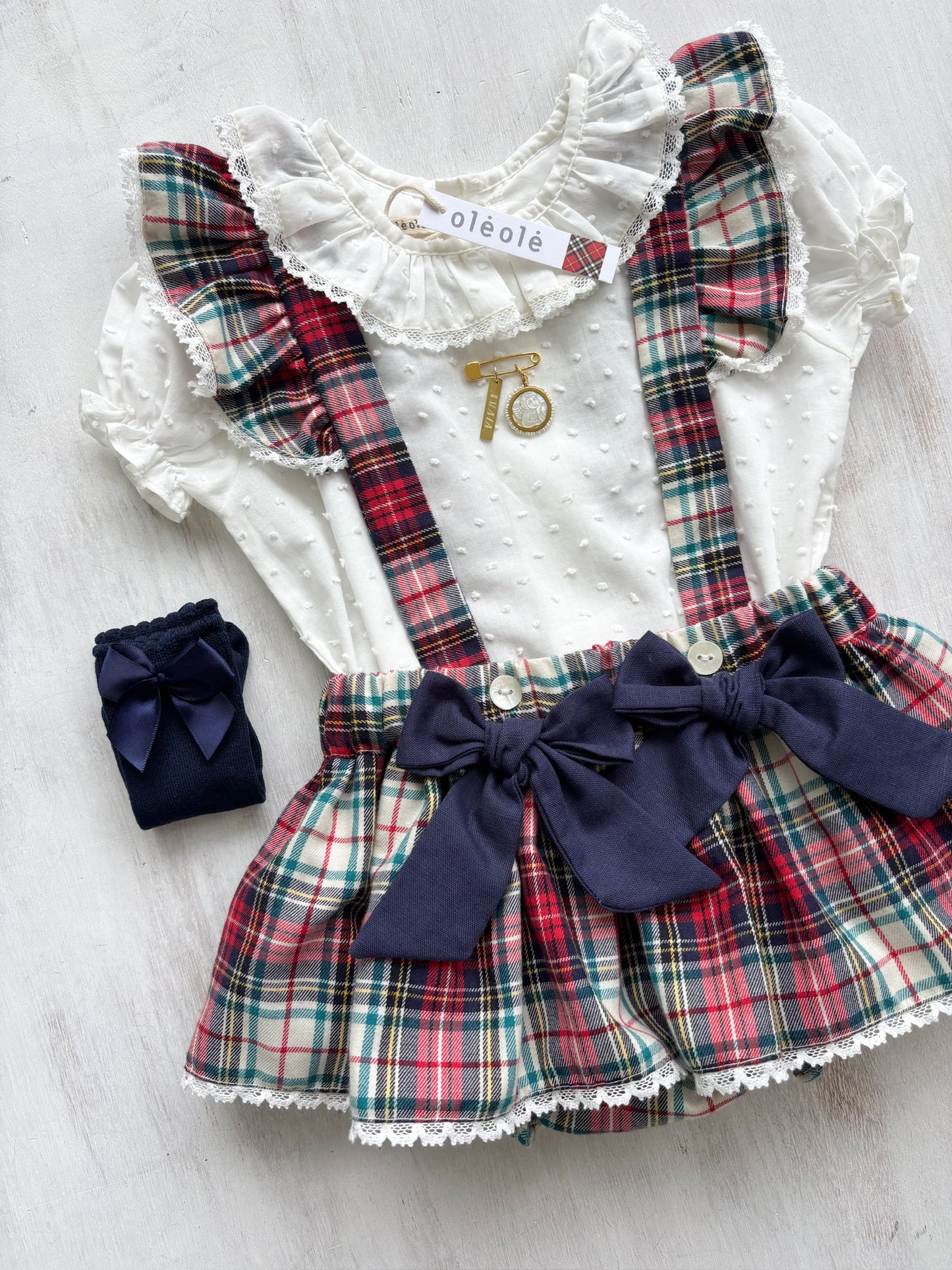 Falda c/tirantes y faralados tartán burdeos y beige