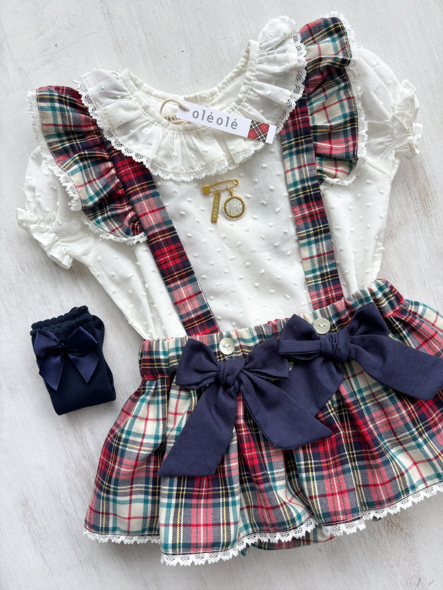 Falda c/tirantes y faralados tartán burdeos y beige