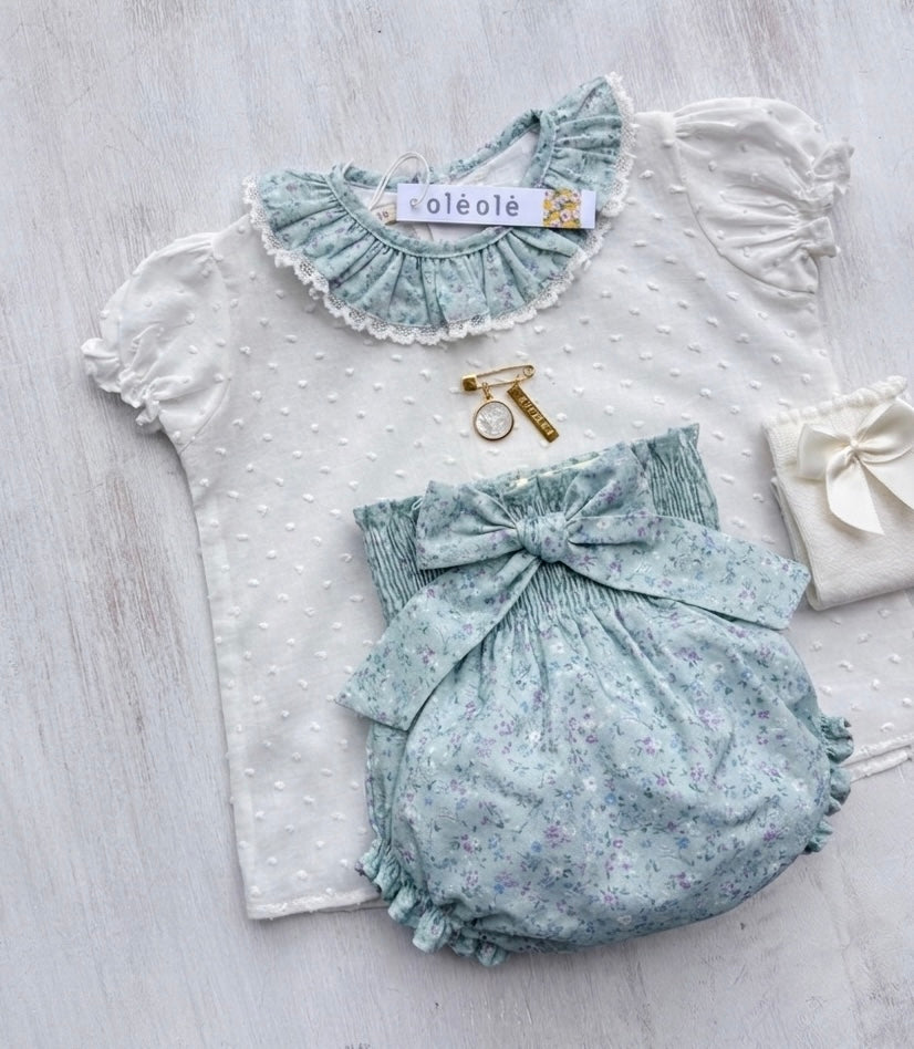 Conjunto MatchyCuello bombacha flores mini morado fondo verde agua