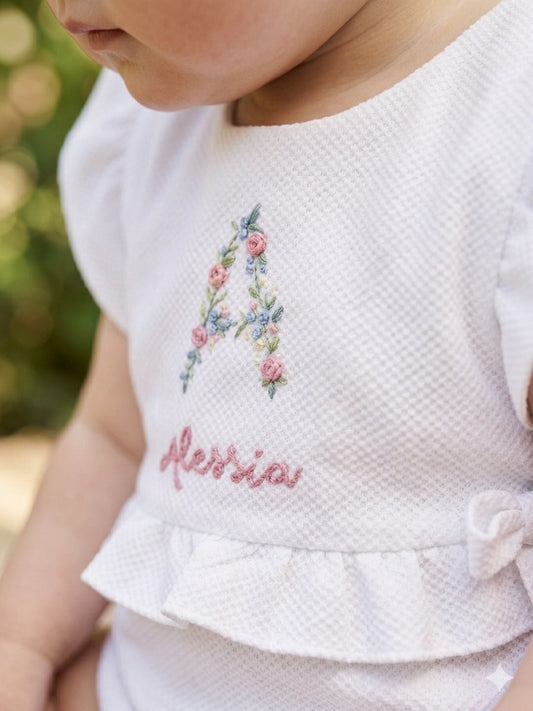 Pelele piqué bordado a mano