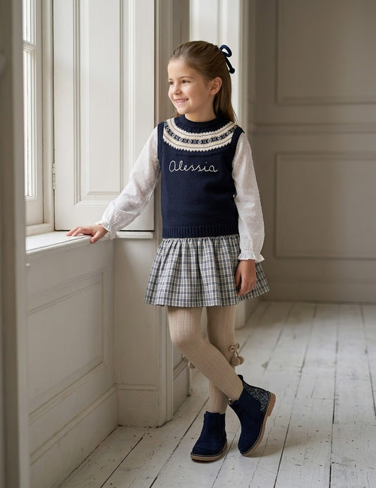 Conjunto top chaleco greca personalizado y falda arruchada cuadros marino y beige