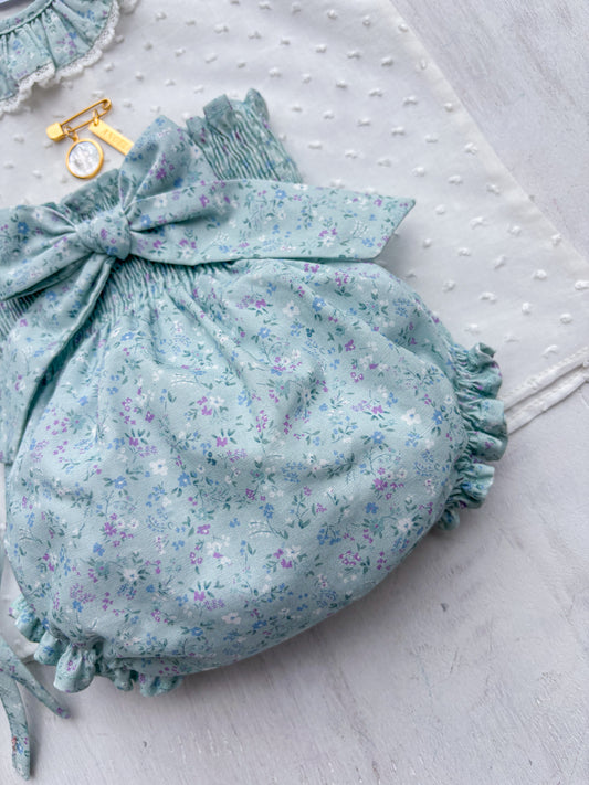 Conjunto MatchyCuello bombacha flores mini morado fondo verde agua