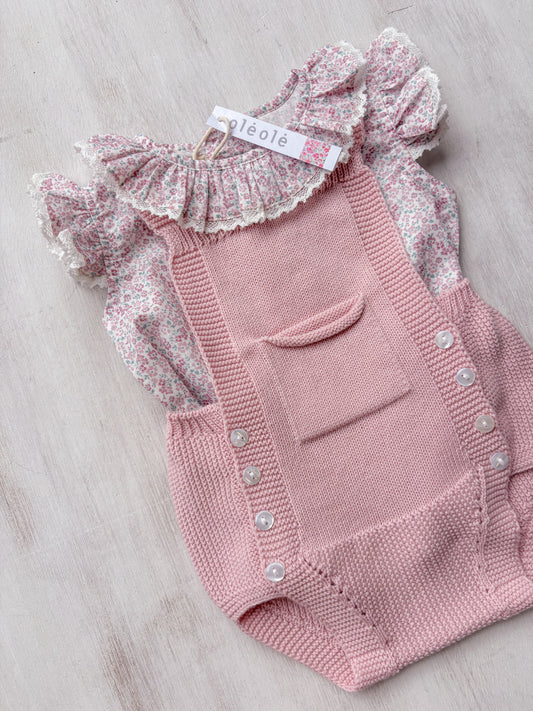 Conjunto peto y camisa estampada flores mini rosadas combinada