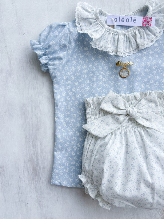 Conjunto Matchymatchy bombacha flores mini fondo azul