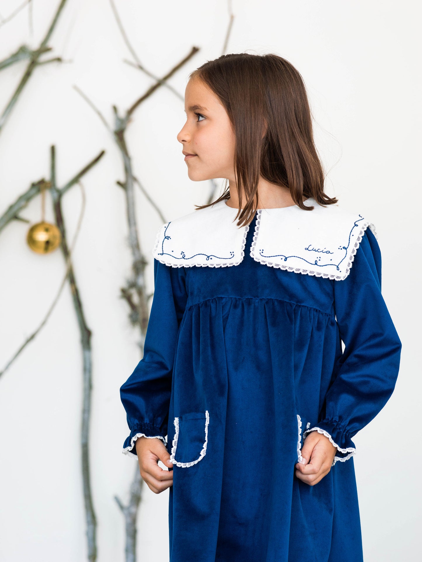 Vestido velvet marino bordado a mano