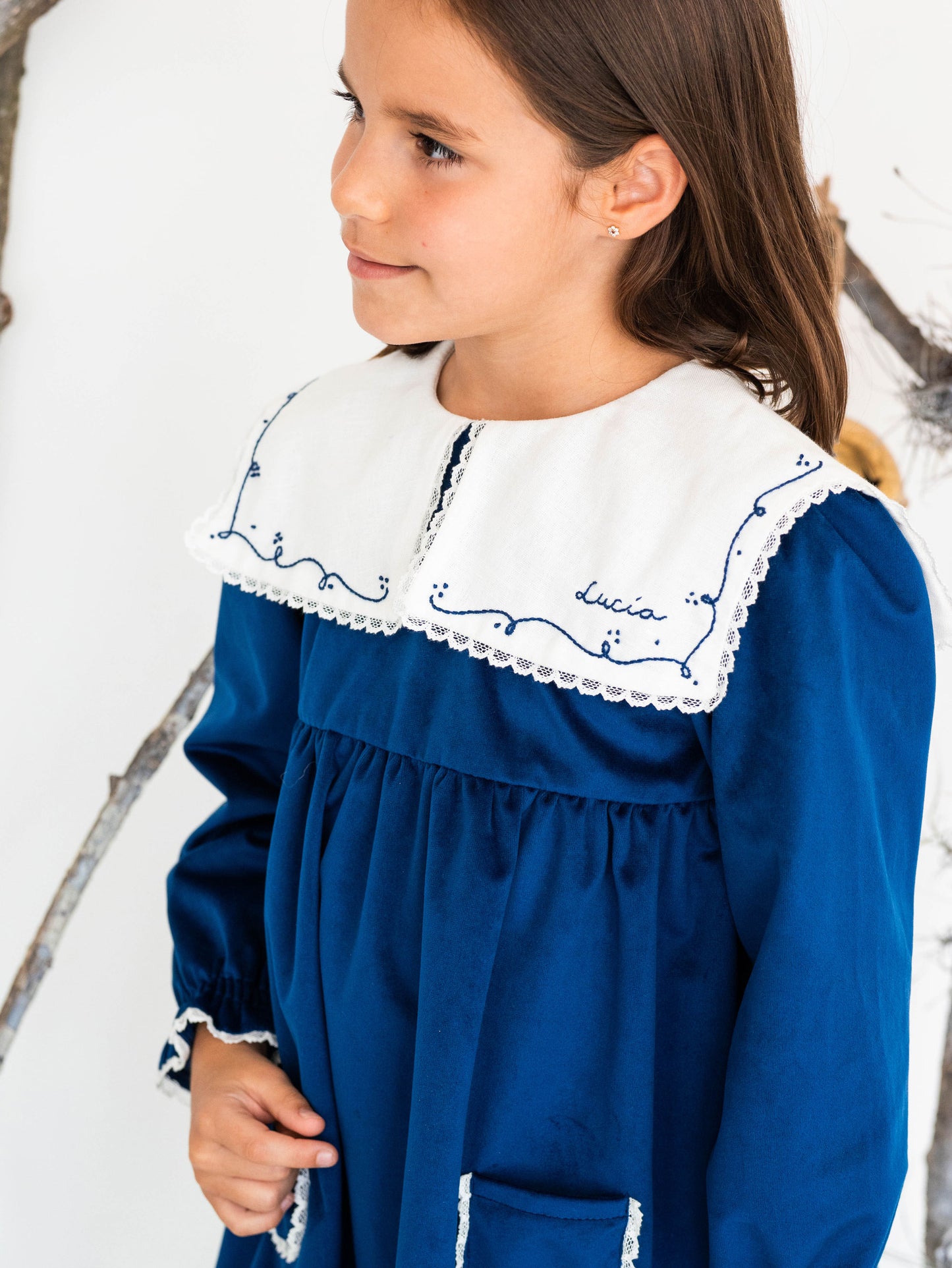 Vestido velvet marino bordado a mano