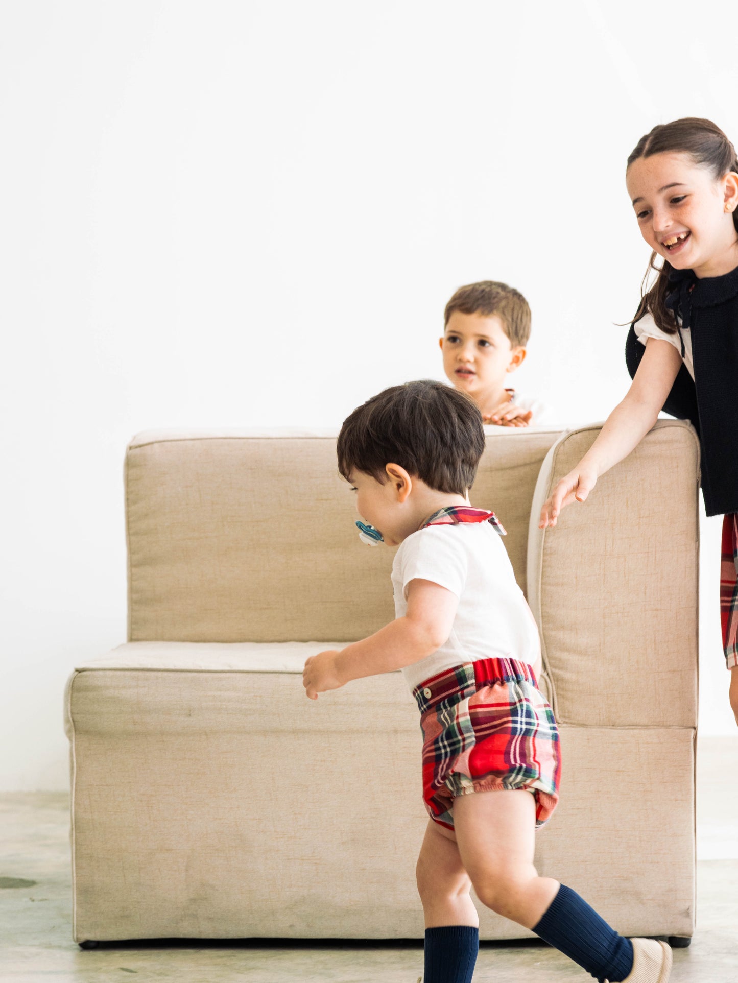 Conjunto varón bombacha cuadros rojos y crudo personalizado