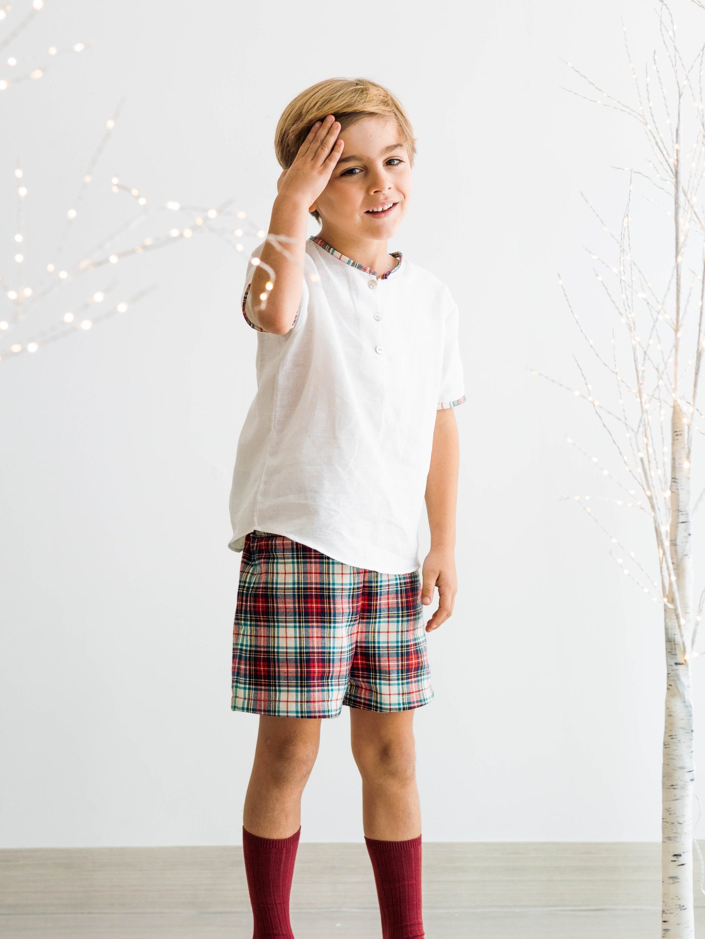 Conjunto varón short tartán burdeos y beige