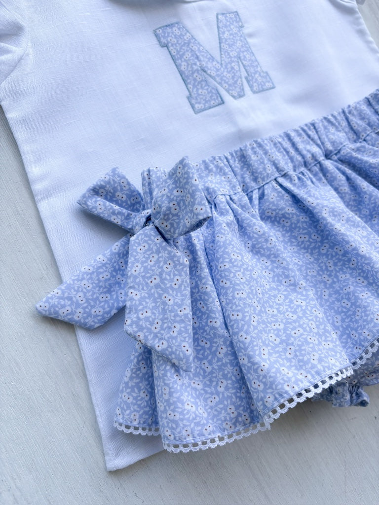 Conjunto falda c/lazos personalizado pompón mini fondo azul celeste